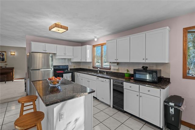 10 Arrowhead Way, Warwick, RI 02886