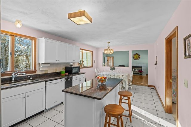 10 Arrowhead Way, Warwick, RI 02886