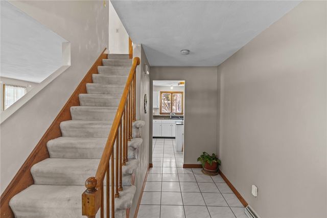 10 Arrowhead Way, Warwick, RI 02886