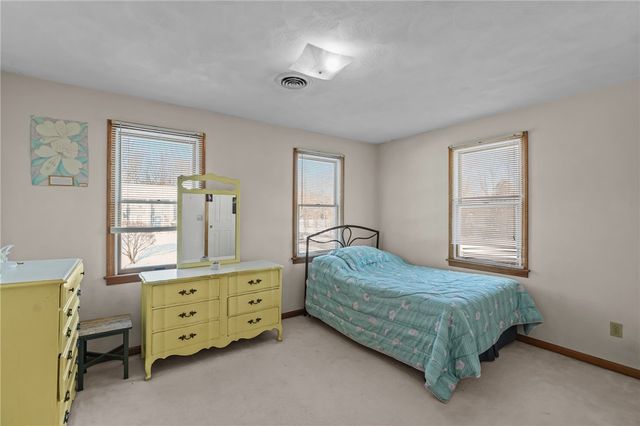 10 Arrowhead Way, Warwick, RI 02886