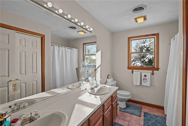 10 Arrowhead Way, Warwick, RI 02886