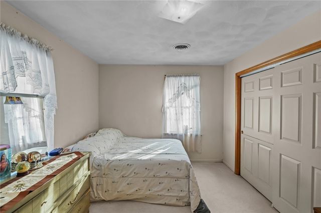 10 Arrowhead Way, Warwick, RI 02886