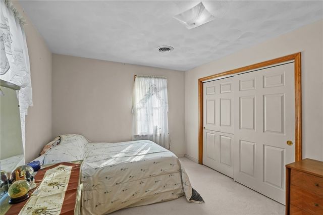 10 Arrowhead Way, Warwick, RI 02886