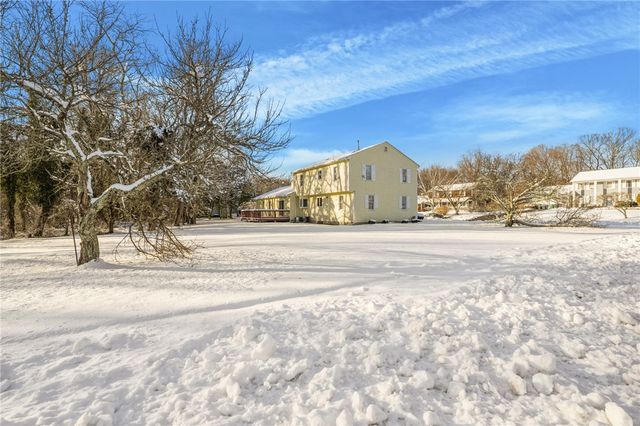 10 Arrowhead Way, Warwick, RI 02886