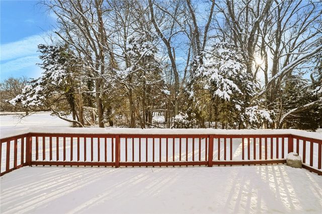 10 Arrowhead Way, Warwick, RI 02886