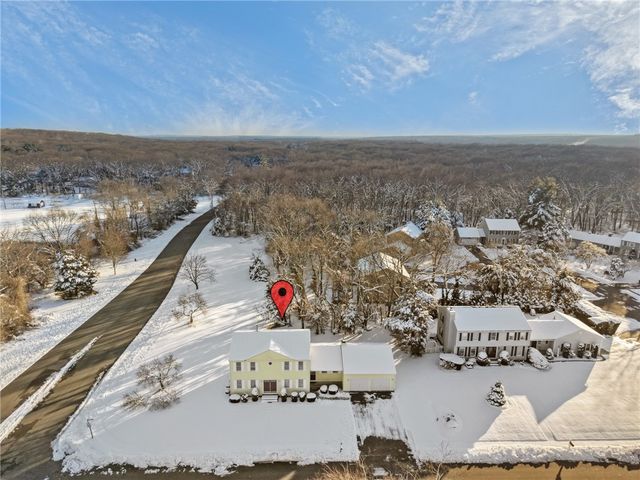 10 Arrowhead Way, Warwick, RI 02886