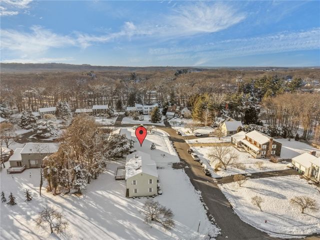 10 Arrowhead Way, Warwick, RI 02886