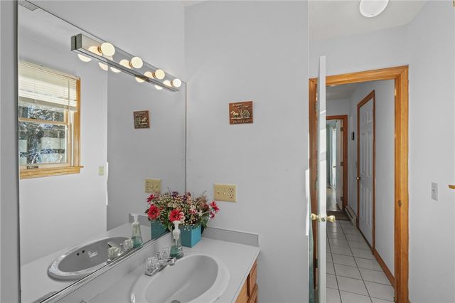 10 Arrowhead Way, Warwick, RI 02886