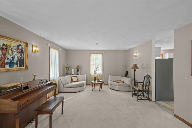 10 Arrowhead Way, Warwick, RI 02886