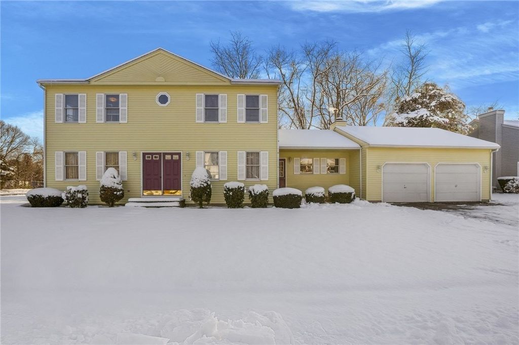 10 Arrowhead Way, Warwick, RI 02886