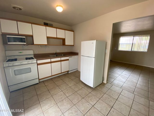 350 N Silverbell Rd Apt 94, Tucson, AZ 85745