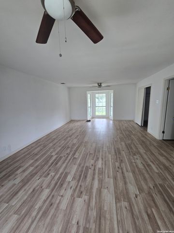 17490 Interstate 35, Atascosa, TX 78002