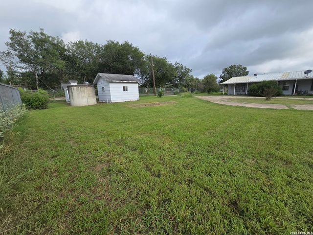17490 Interstate 35, Atascosa, TX 78002