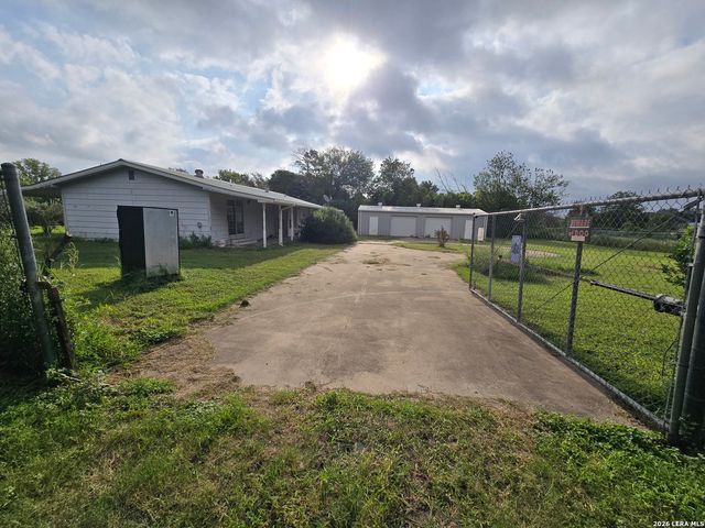 17490 Interstate 35, Atascosa, TX 78002