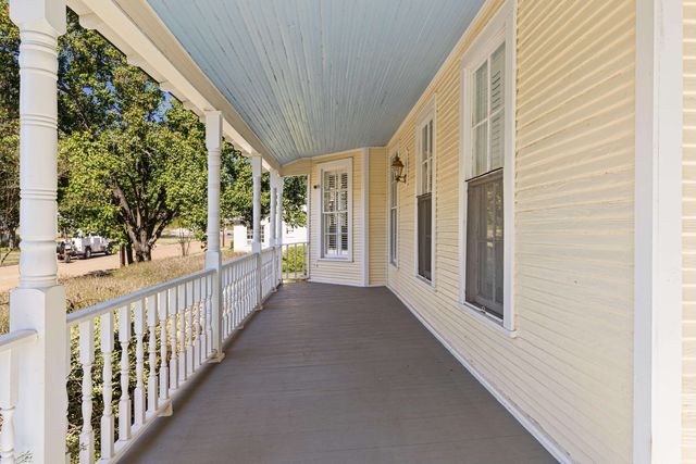 304 N Alley, Jefferson, TX 75657