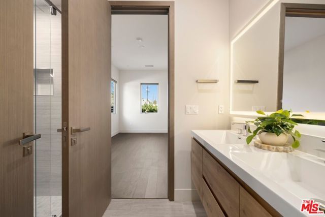 647 N Stanley Avenue, Los Angeles, CA 90036