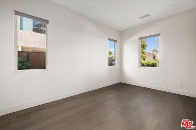 647 N Stanley Avenue, Los Angeles, CA 90036