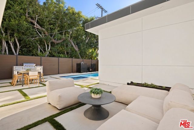 647 N Stanley Avenue, Los Angeles, CA 90036