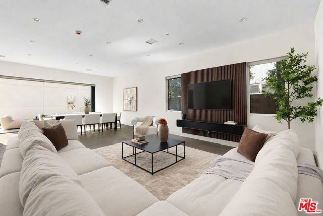 647 N Stanley Avenue, Los Angeles, CA 90036