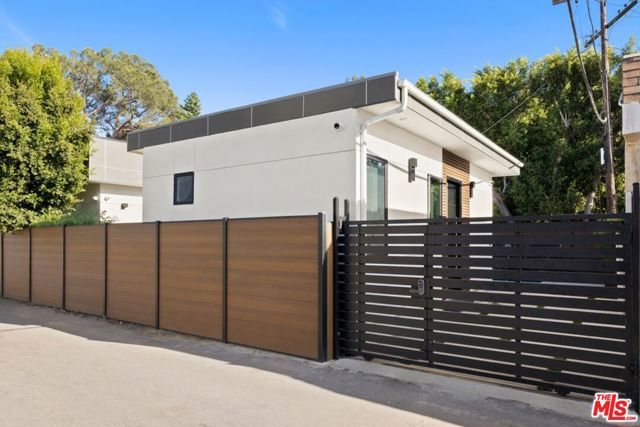 647 N Stanley Avenue, Los Angeles, CA 90036