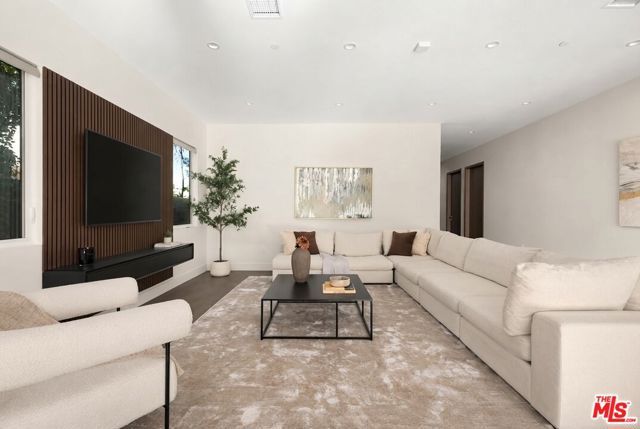 647 N Stanley Avenue, Los Angeles, CA 90036