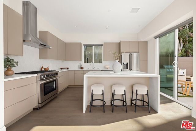647 N Stanley Avenue, Los Angeles, CA 90036