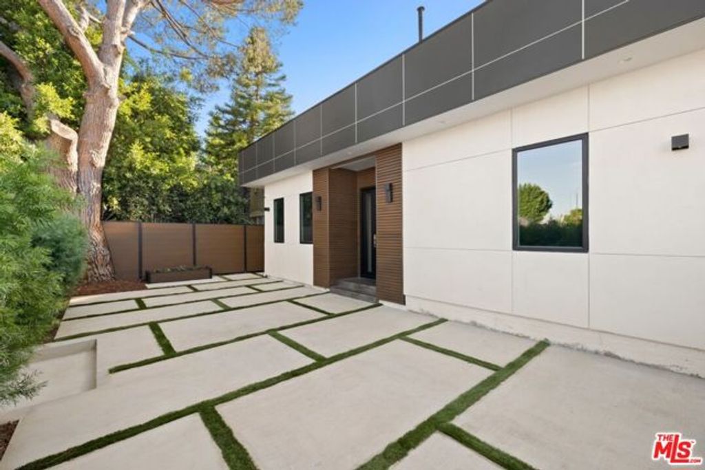 647 N Stanley Avenue, Los Angeles, CA 90036