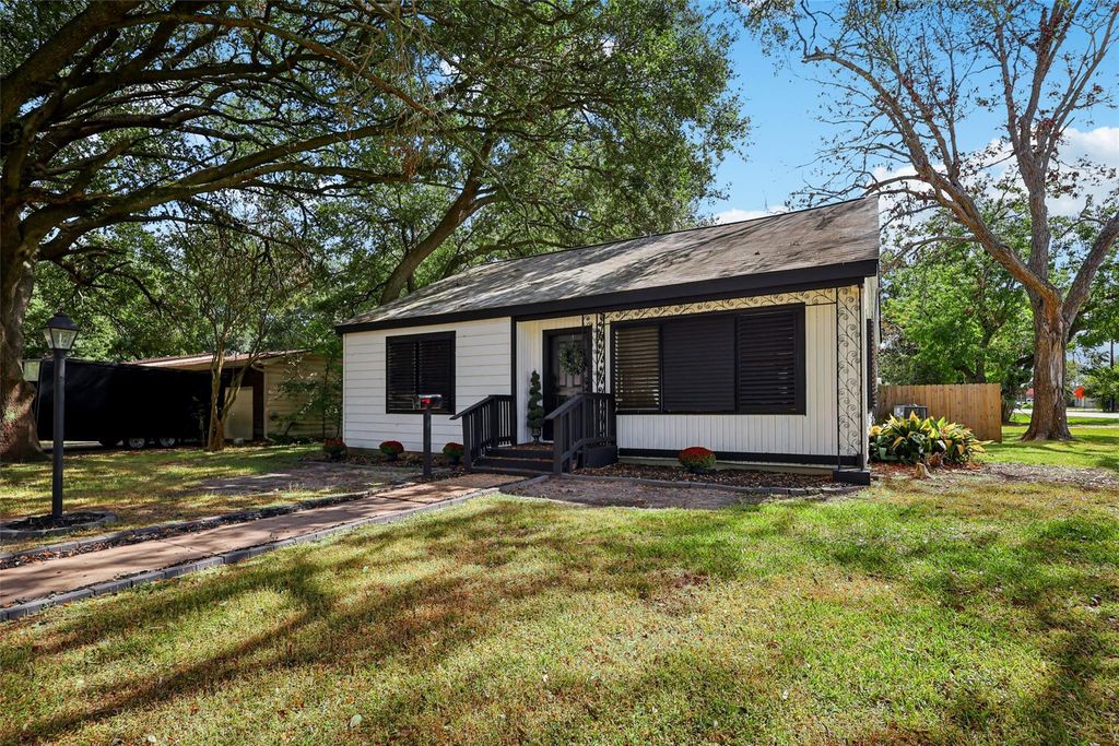 2423 Meadow Lane, La Marque, TX 77568