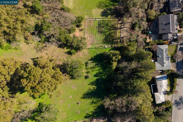 3326 Walnut Lane, Lafayette, CA 94549