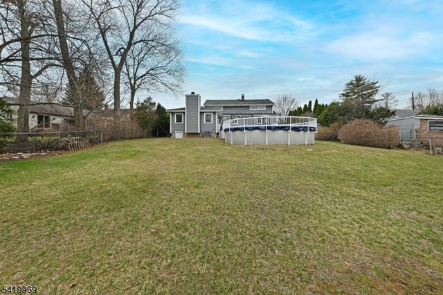 217 Sweetbriar Pl, Paramus Boro, NJ 07652