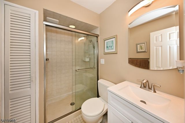 217 Sweetbriar Pl, Paramus Boro, NJ 07652