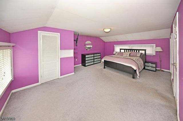 217 Sweetbriar Pl, Paramus Boro, NJ 07652