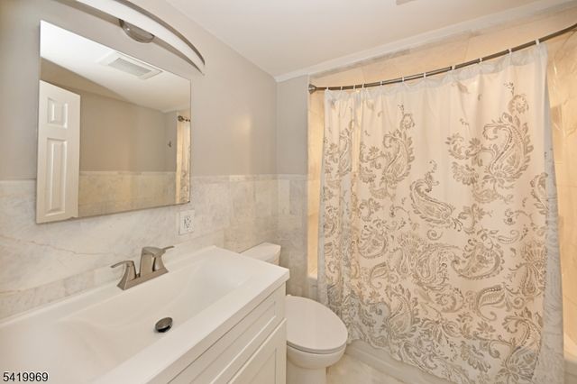 217 Sweetbriar Pl, Paramus Boro, NJ 07652