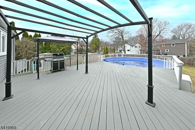 217 Sweetbriar Pl, Paramus Boro, NJ 07652