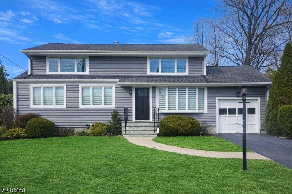 217 Sweetbriar Pl, Paramus Boro, NJ 07652