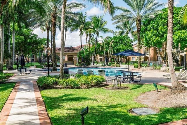 8020 N NOB HILL Road 206, Tamarac, FL 33321