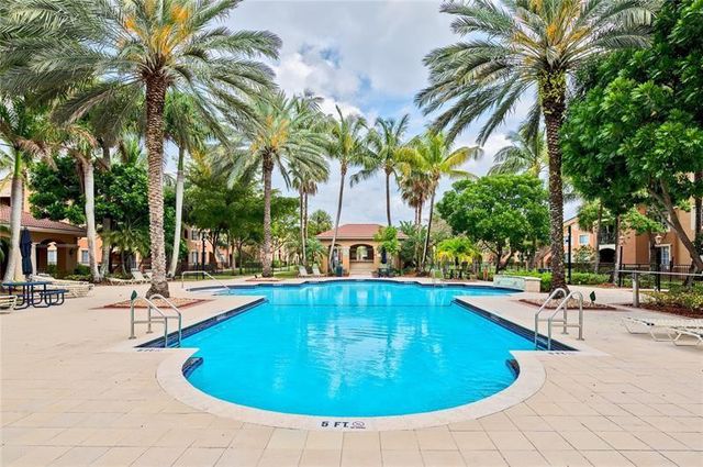 8020 N NOB HILL Road 206, Tamarac, FL 33321