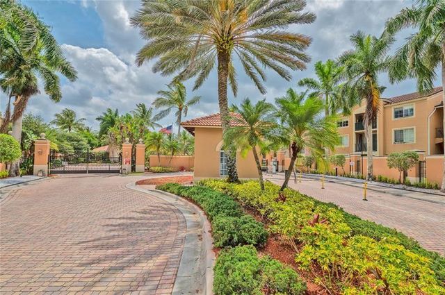 8020 N NOB HILL Road 206, Tamarac, FL 33321