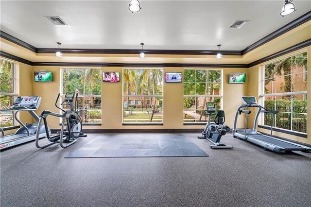 8020 N NOB HILL Road 206, Tamarac, FL 33321