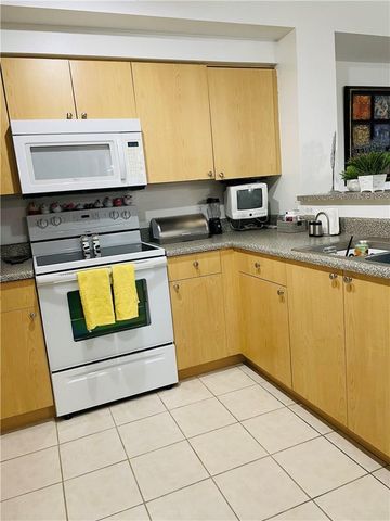 8020 N NOB HILL Road 206, Tamarac, FL 33321