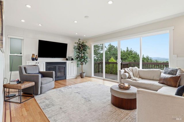 54 Manzanita Ave, Novato, CA 94945