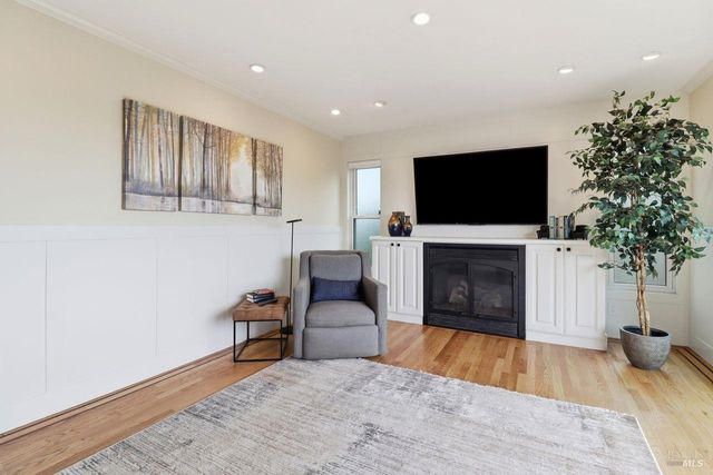 54 Manzanita Ave, Novato, CA 94945