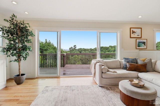 54 Manzanita Ave, Novato, CA 94945