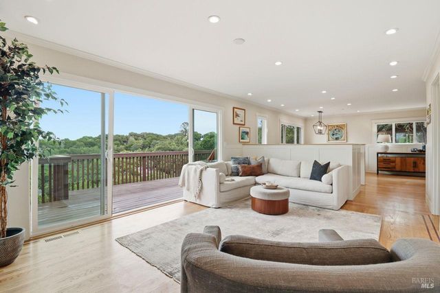 54 Manzanita Ave, Novato, CA 94945