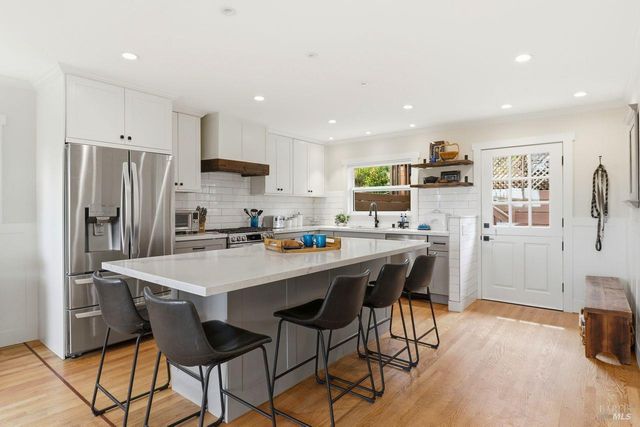 54 Manzanita Ave, Novato, CA 94945