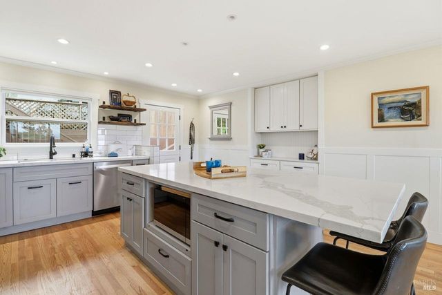 54 Manzanita Ave, Novato, CA 94945