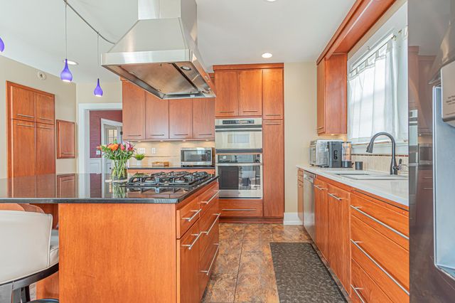 1119 Broadway N, Fargo, ND 58102