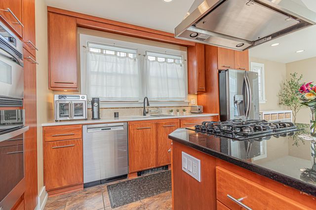 1119 Broadway N, Fargo, ND 58102