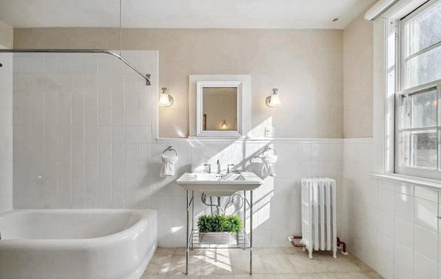 1119 Broadway N, Fargo, ND 58102