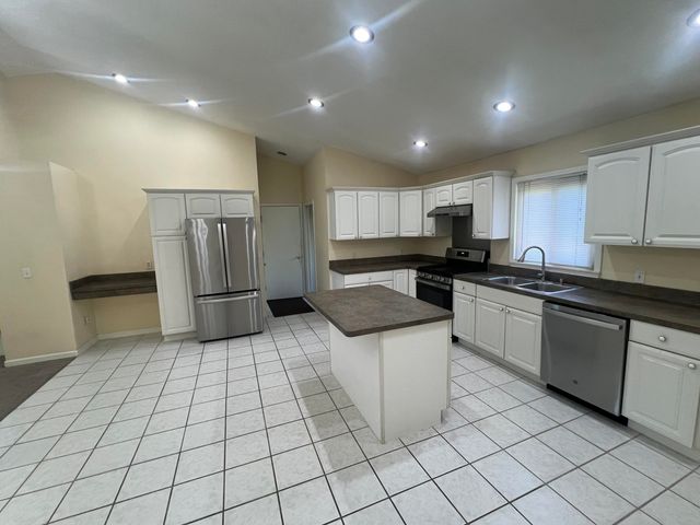 15338 Flanders Street, Southgate, MI 48195